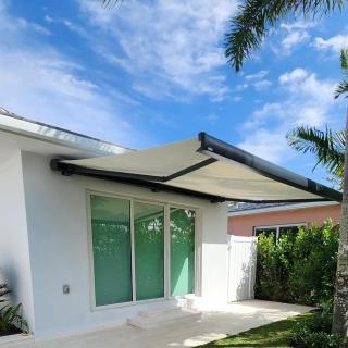 Recently Installed in a Beautiful Surfside Home ✔️ Exterior Awnings. The Perfect Product for your Terrace @shadetec_official #awningsystems #retractablescreens #retractableawnings #windowtreatments #rollershades #miamibeach #interiordesign #archdaily #archdigest #bandalux